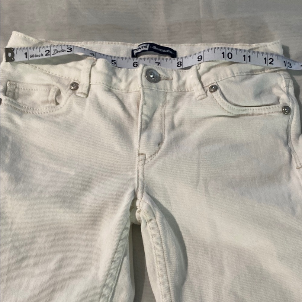 Levi's White Denim Bermuda Shorts Relaxed Fit - Picture 10 of 13